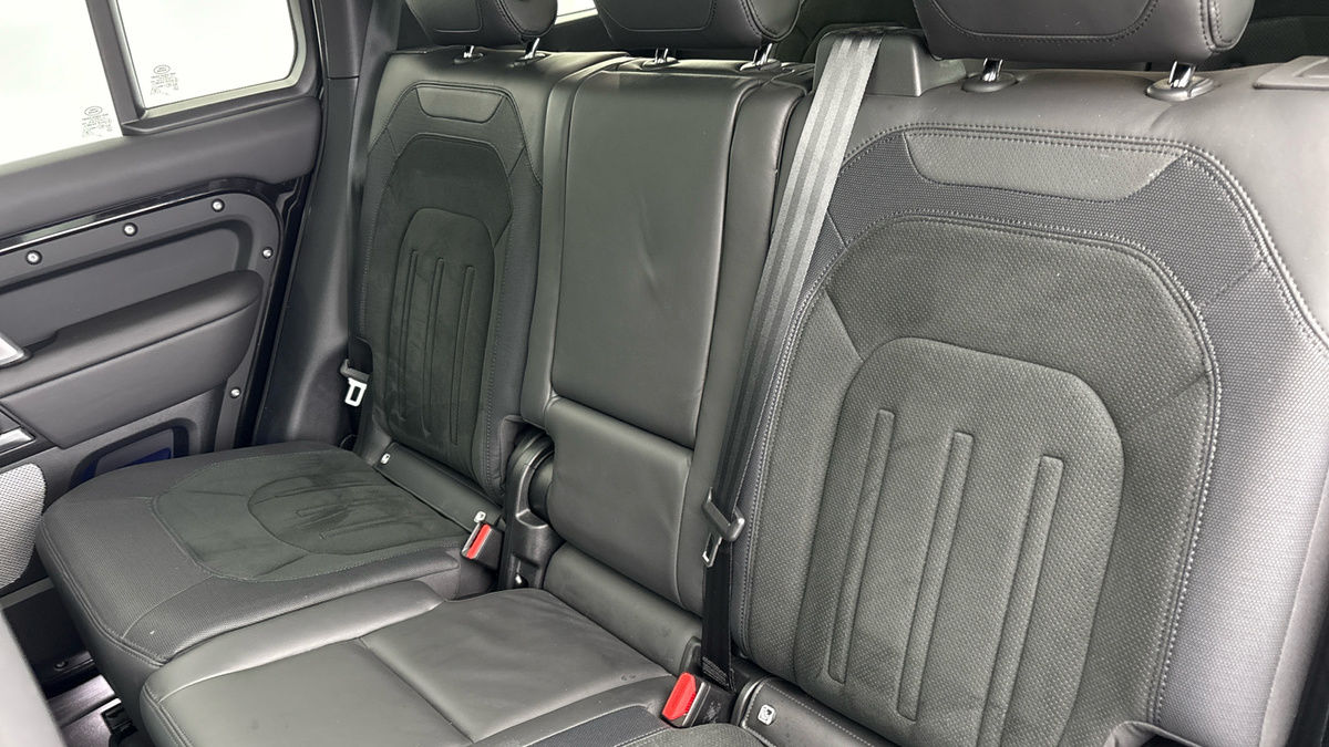 Land Rover Defender 130 Urban Image 8