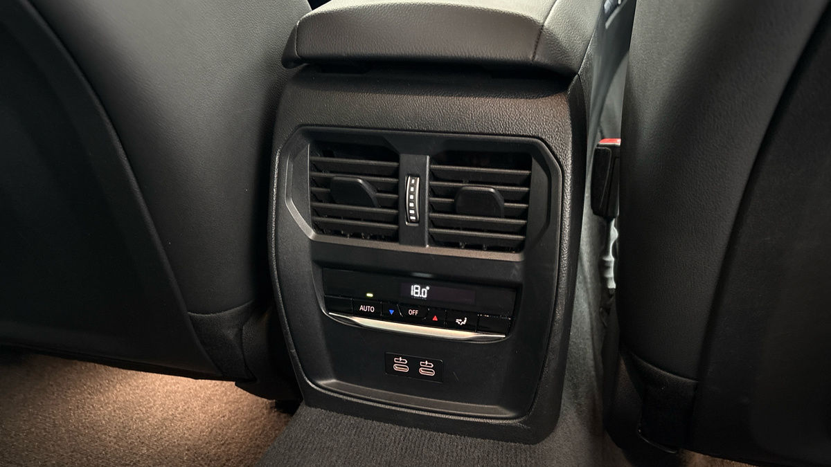 BMW 3 Series Image 25
