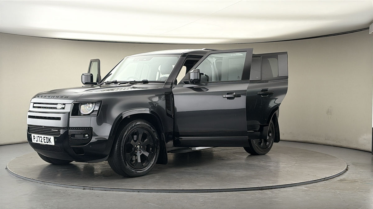 Land Rover Defender 110 Image 22