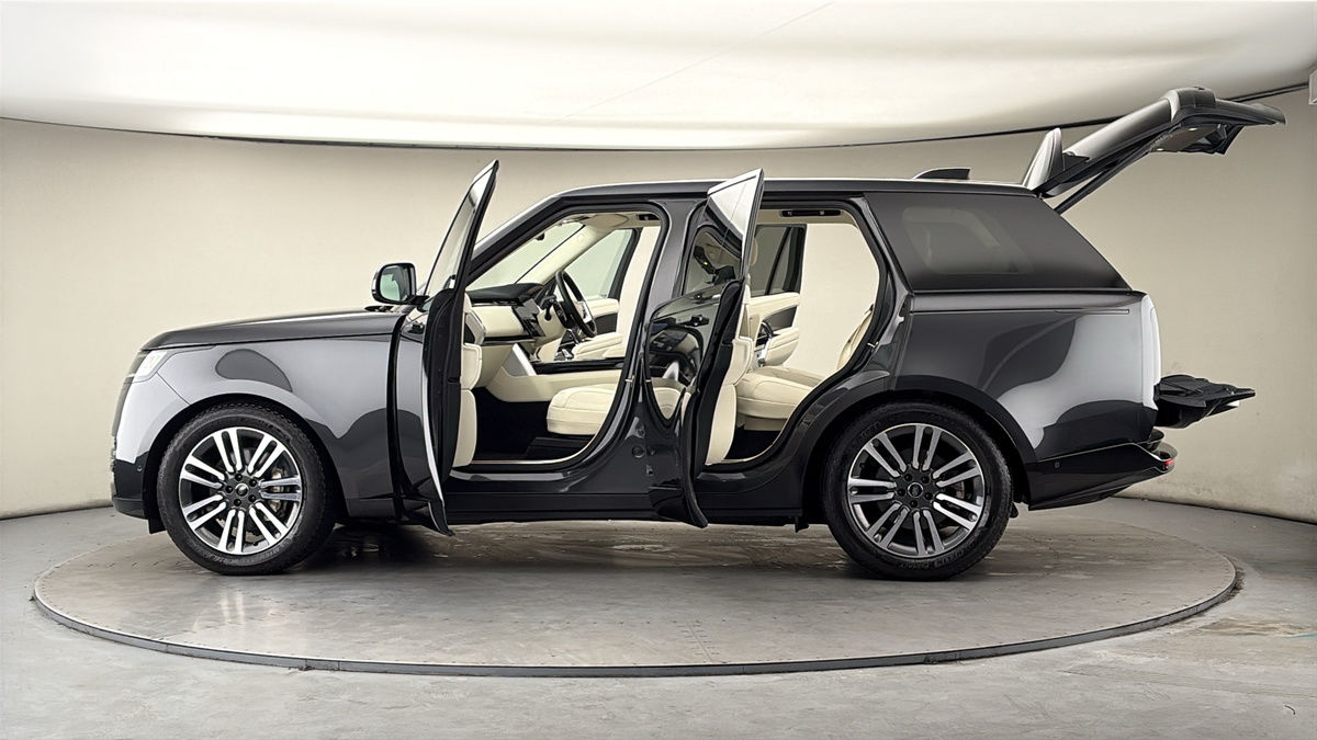 More views of Land Rover Range Rover