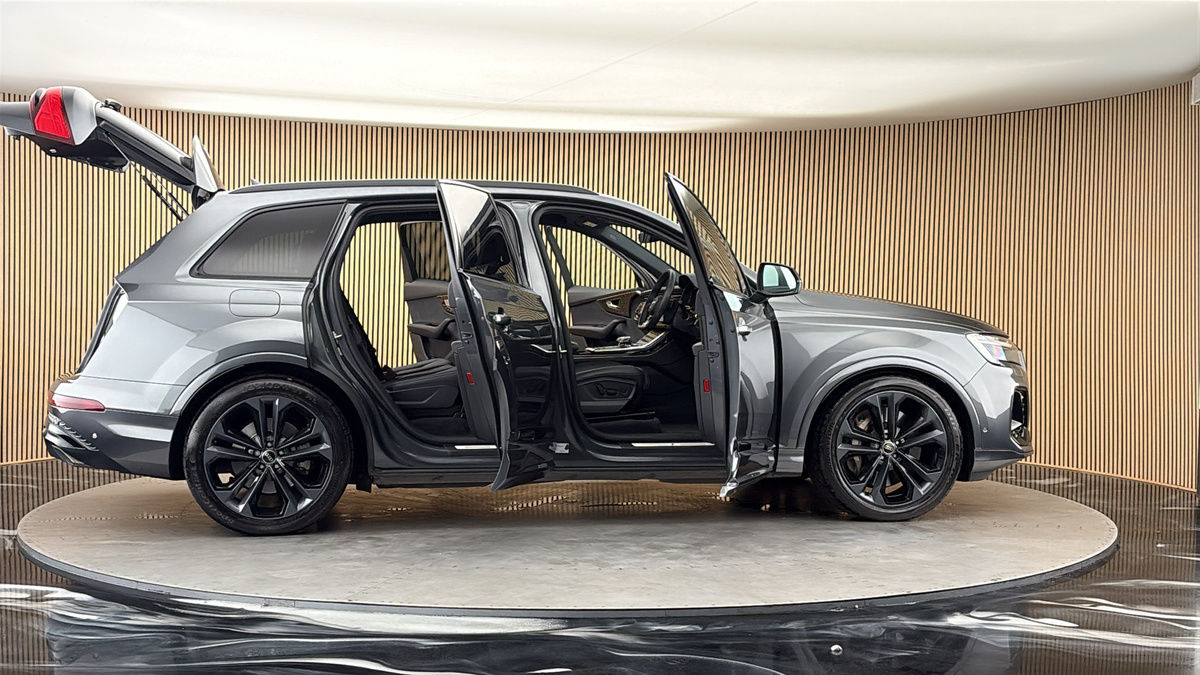 More views of Audi Q7