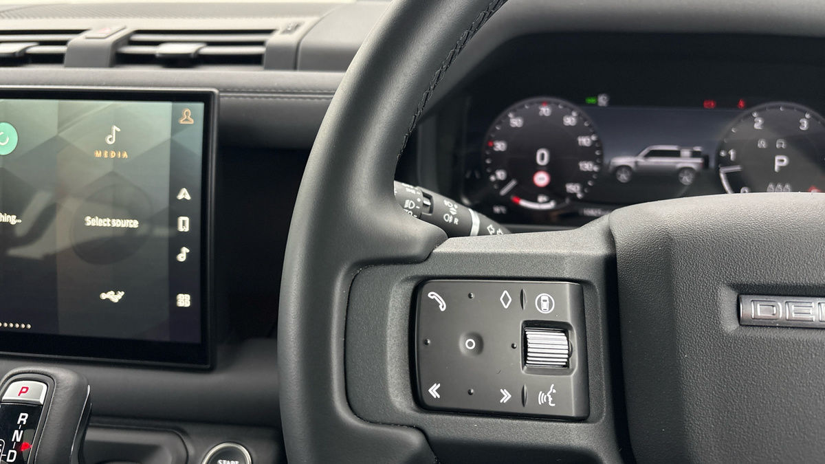Land Rover Defender 110 Image 13