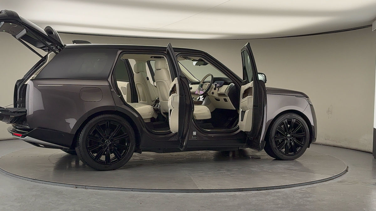 More views of Land Rover Range Rover