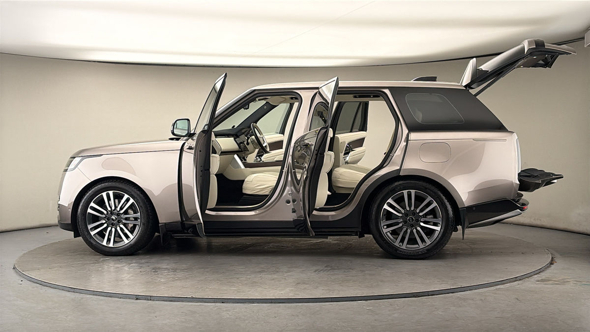 More views of Land Rover Range Rover