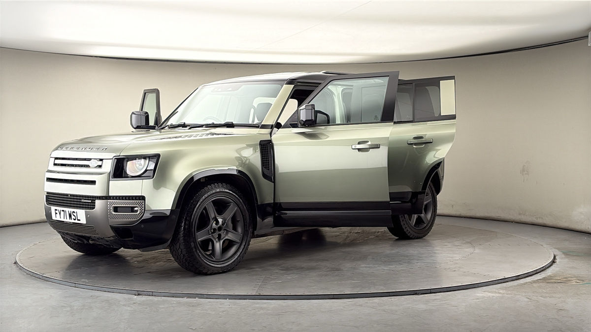 Land Rover Defender 110 Image 22