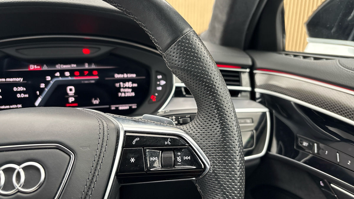 Audi S8 Image 14