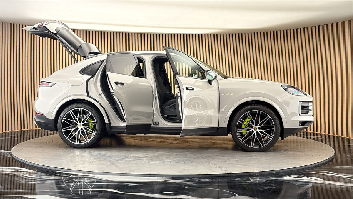 More views of Porsche Cayenne