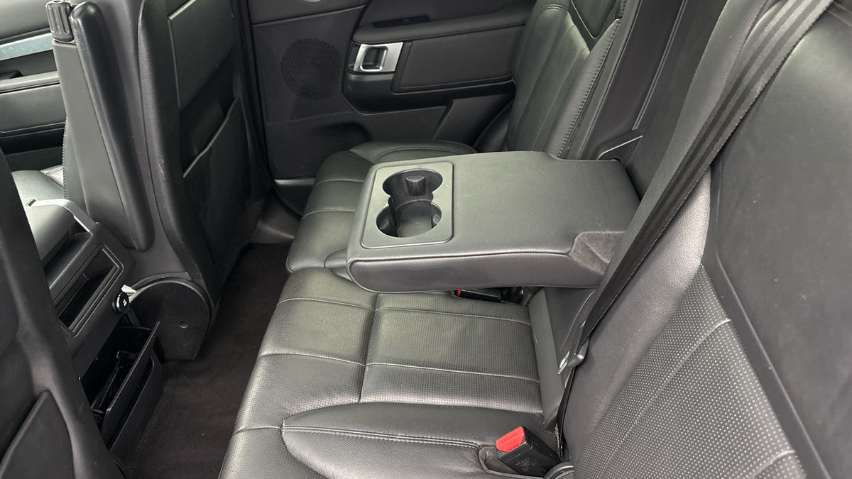 Land Rover Discovery Image 9