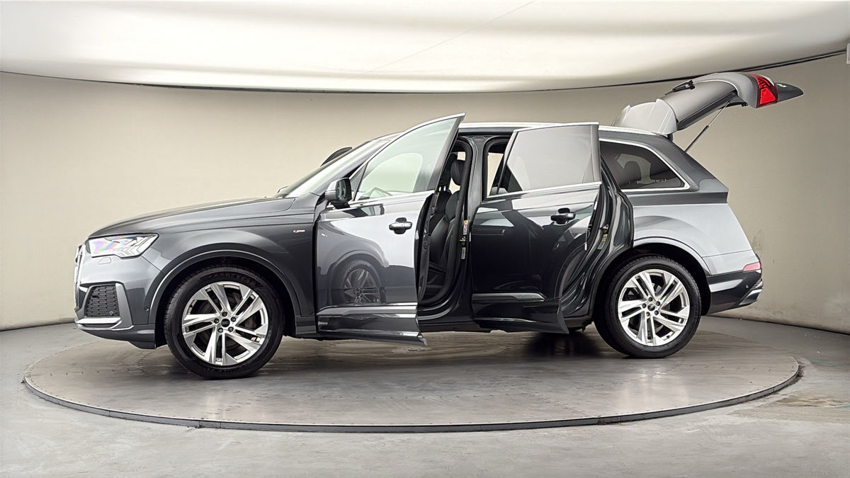 More views of Audi Q7