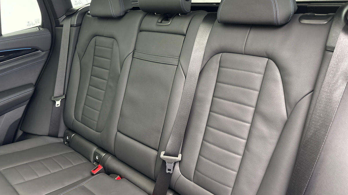 BMW iX3 Image 8