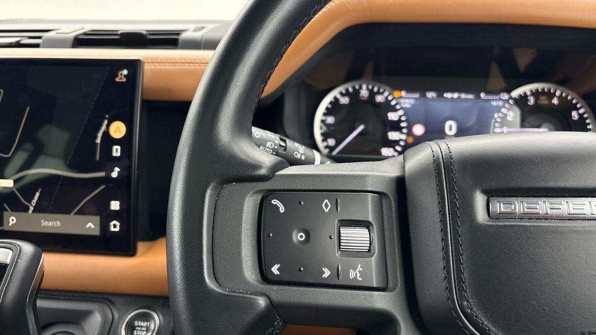 Land Rover Defender 110 Image 13