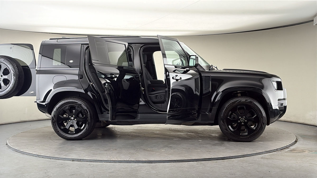 More views of Land Rover Defender 110