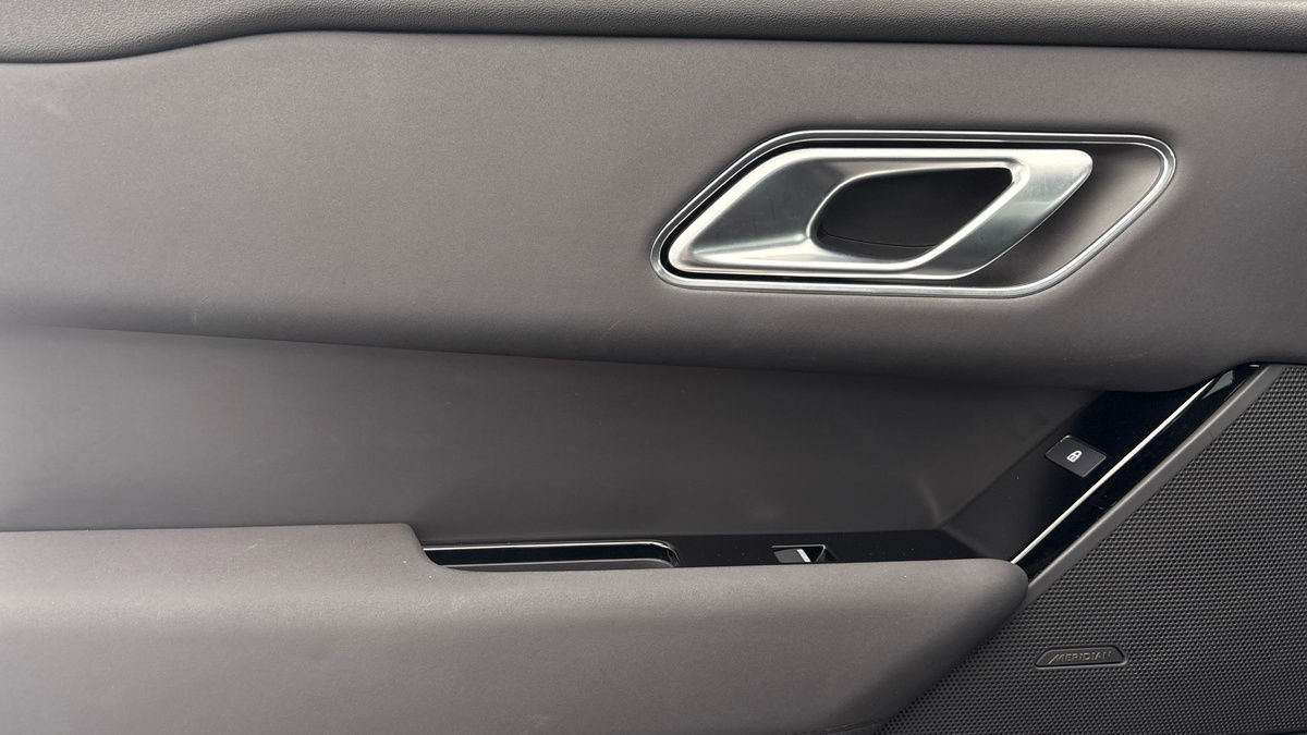 Land Rover Range Rover Velar Image 19