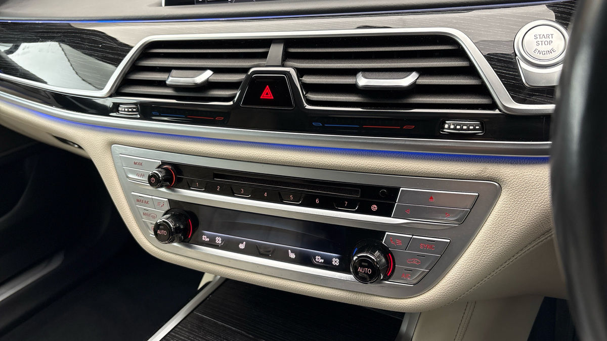 BMW 7 Series Image 26