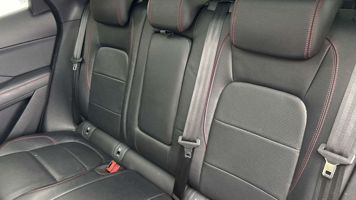 Jaguar E-PACE Image 8