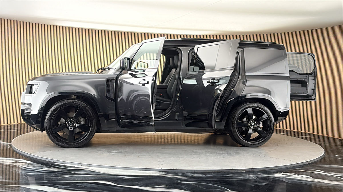 More views of Land Rover Defender 110