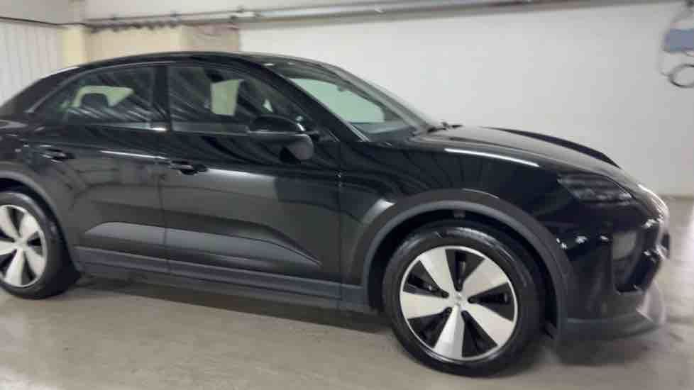 More views of Porsche Macan