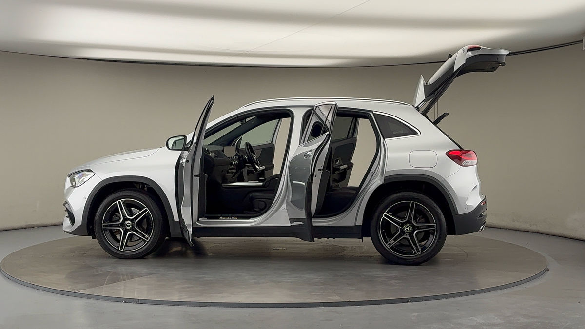 More views of Mercedes-Benz GLA