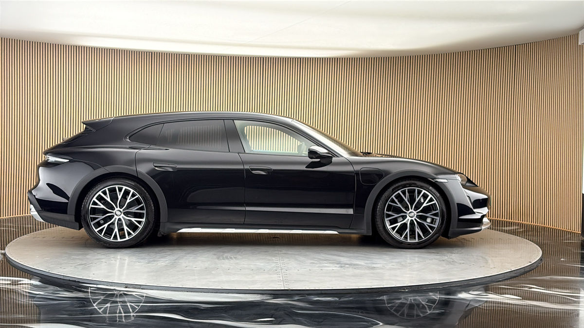 Porsche Taycan Image 16