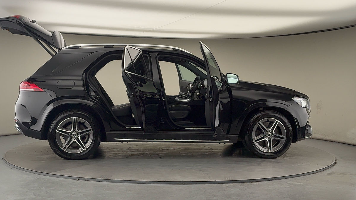 More views of Mercedes-Benz GLE