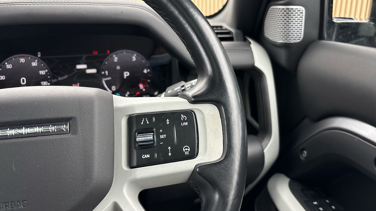 Land Rover Defender 130 Image 14