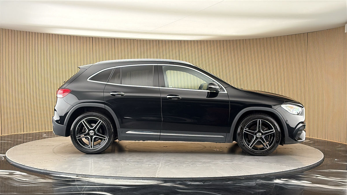 Mercedes-Benz GLA Image 16