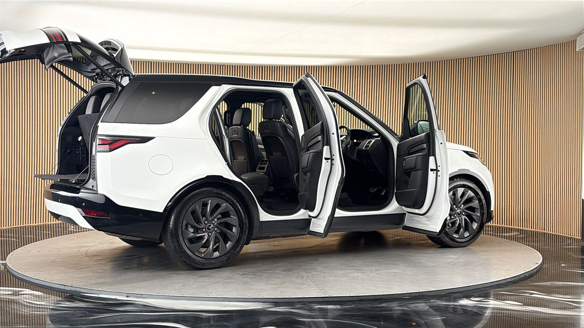 More views of Land Rover Discovery