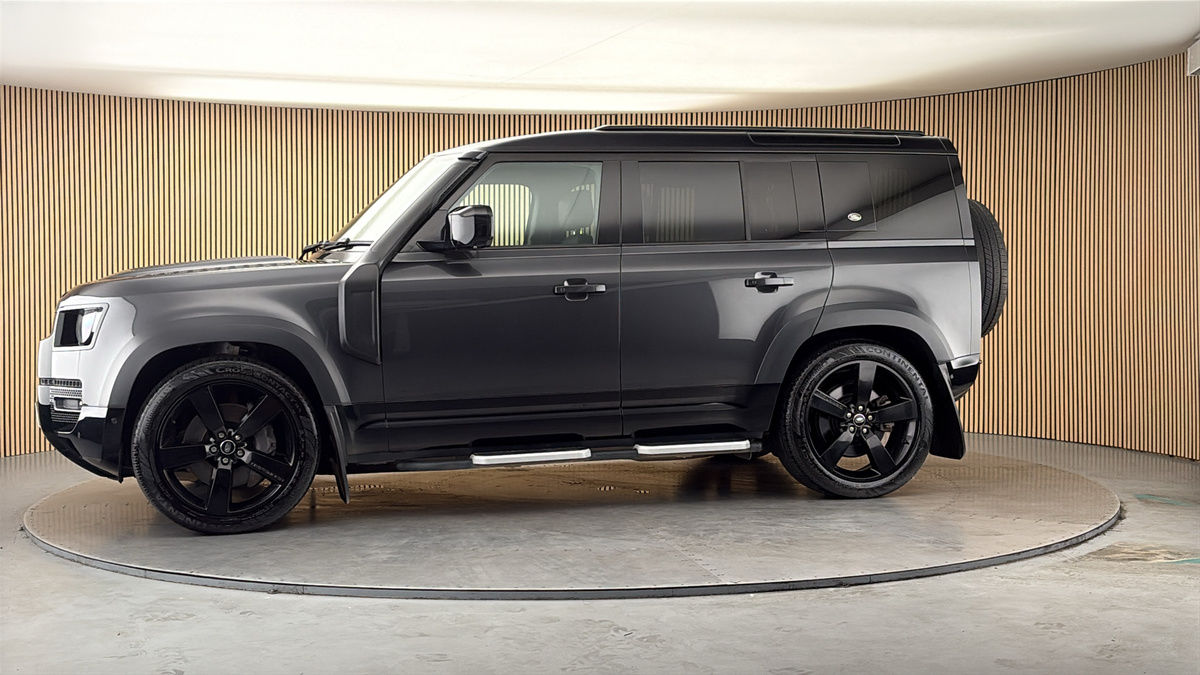 More views of Land Rover Defender 110