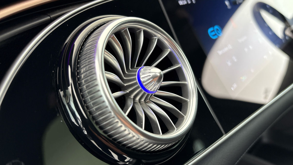 Mercedes-Benz EQE Image 44