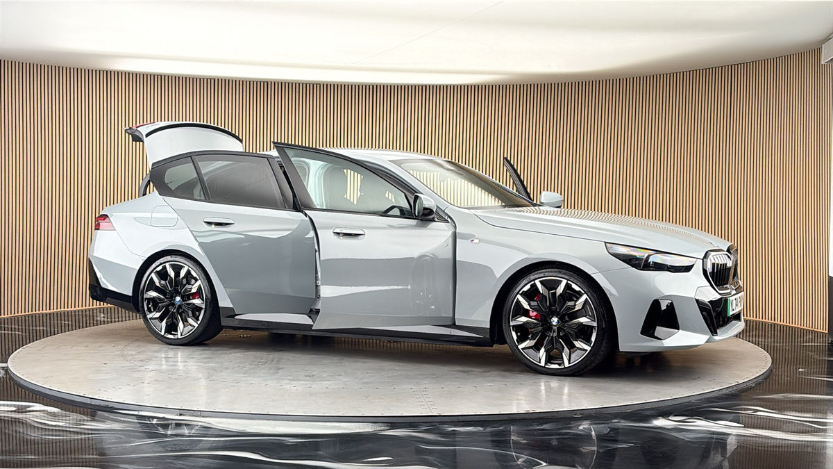 More views of BMW i5