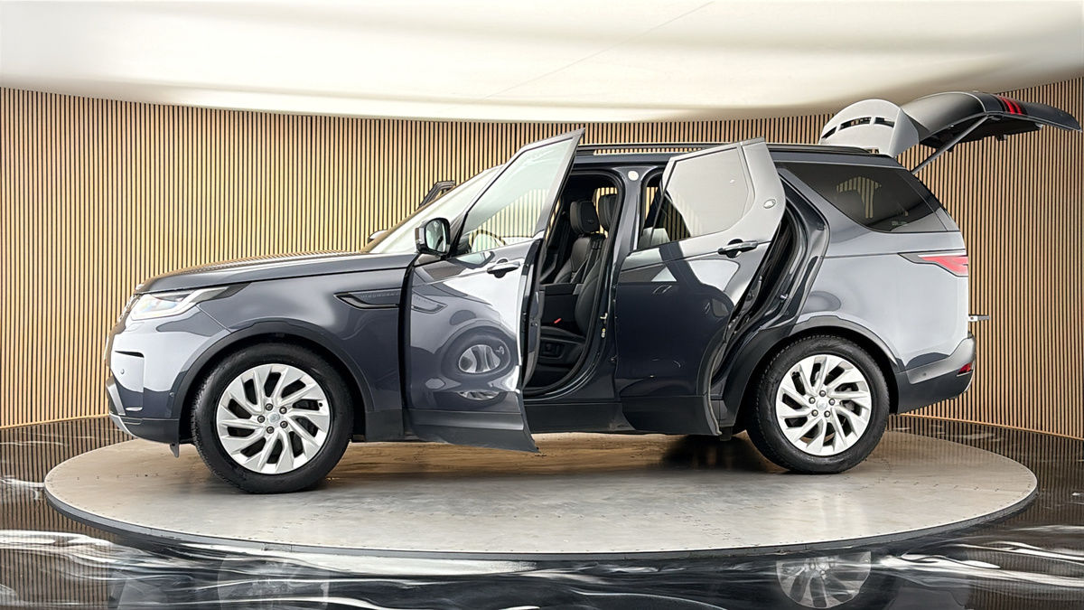 More views of Land Rover Discovery