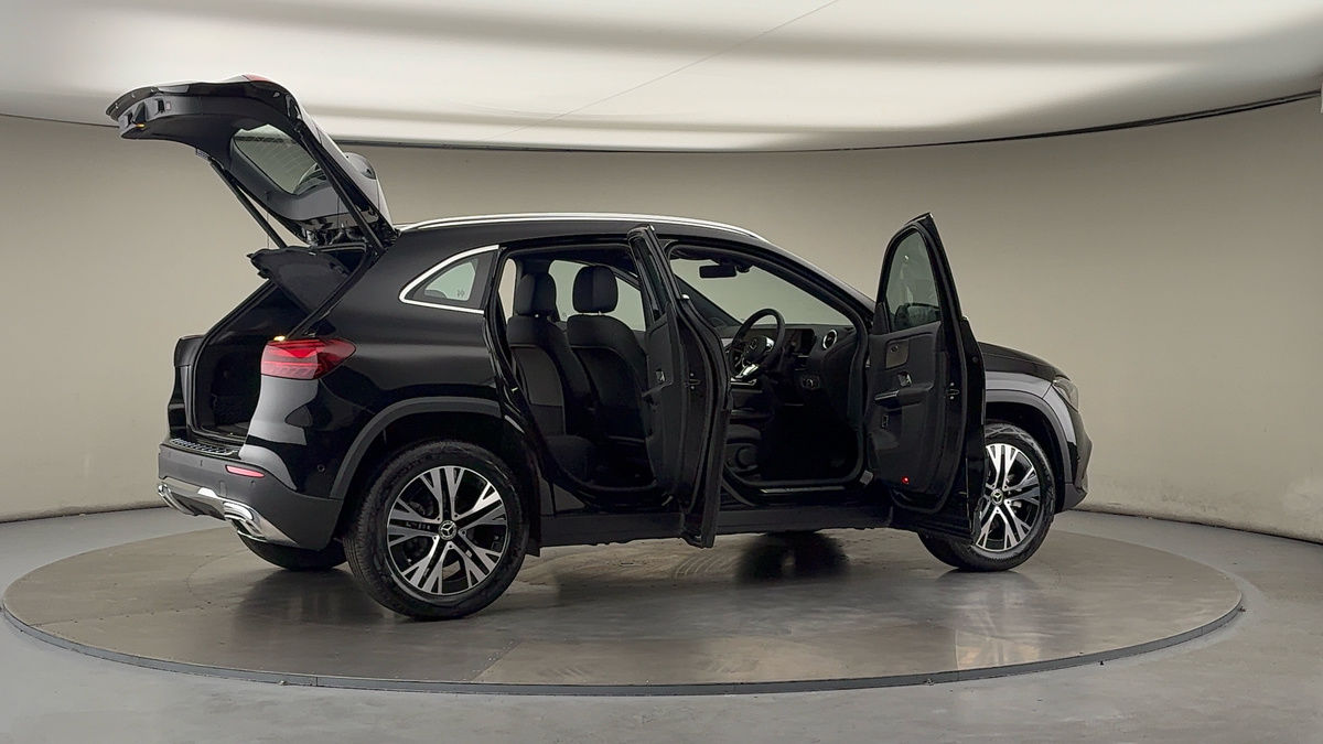 More views of Mercedes-Benz GLA