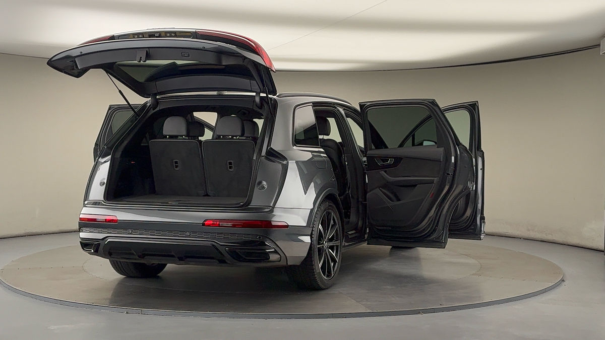 More views of Audi Q7