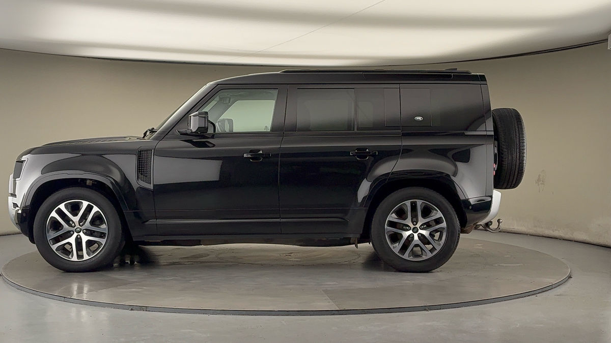 Land Rover Defender 110 Image 15