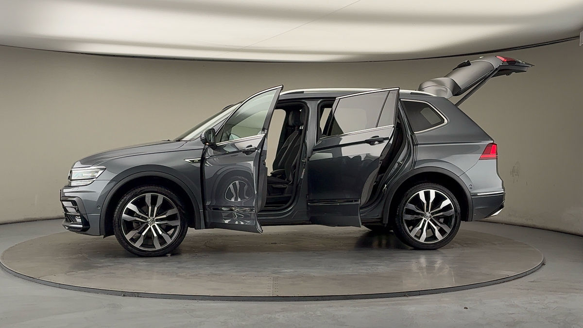 More views of Volkswagen Tiguan Allspace