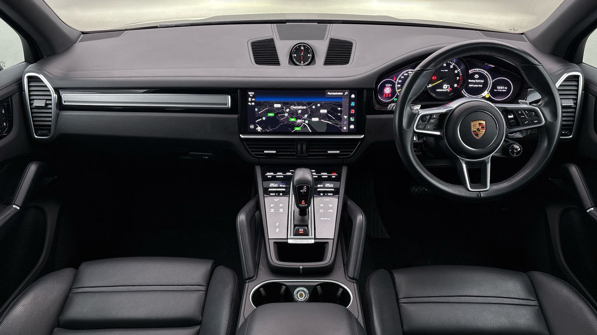 Porsche Cayenne Image 12