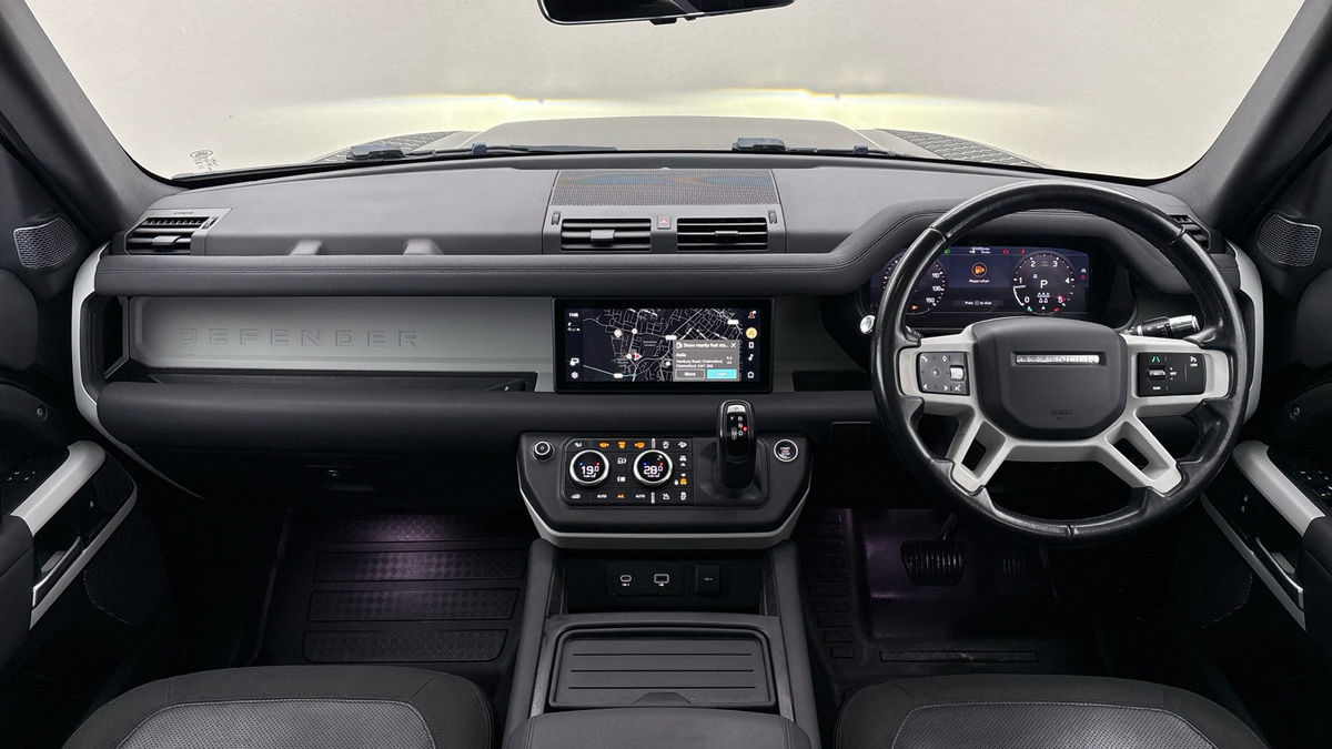 Land Rover Defender 110 Image 12