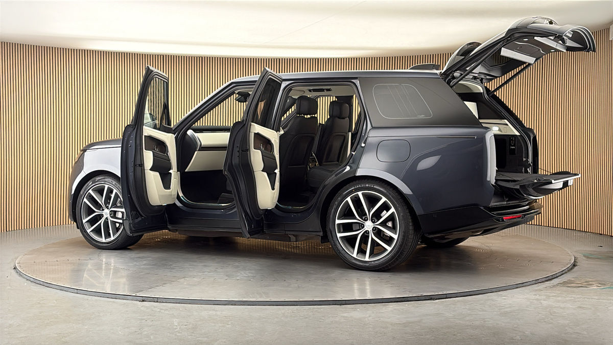 More views of Land Rover Range Rover