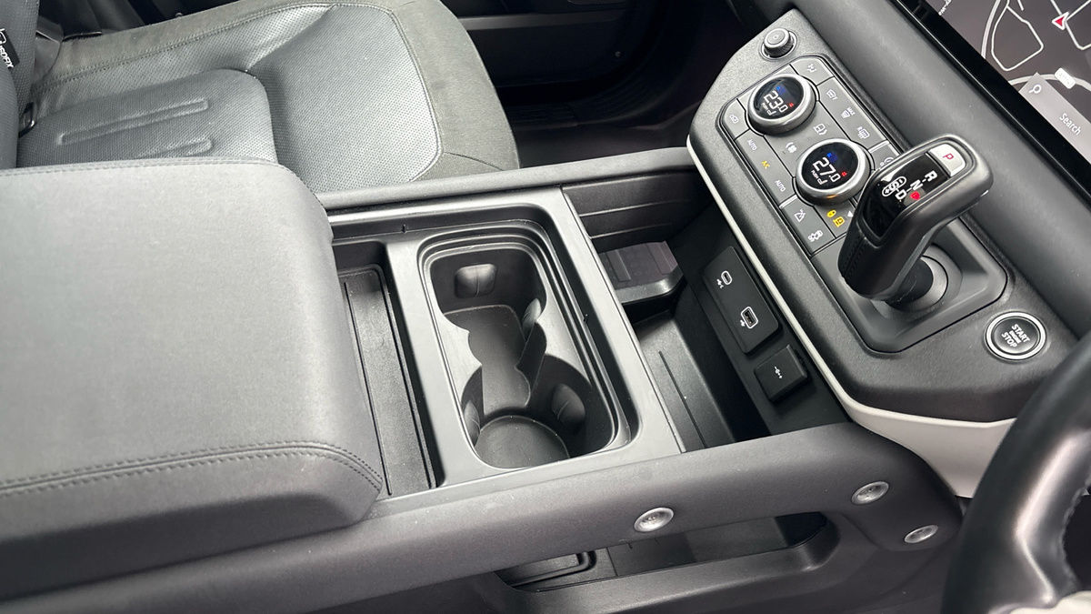 Land Rover Defender 110 Image 18