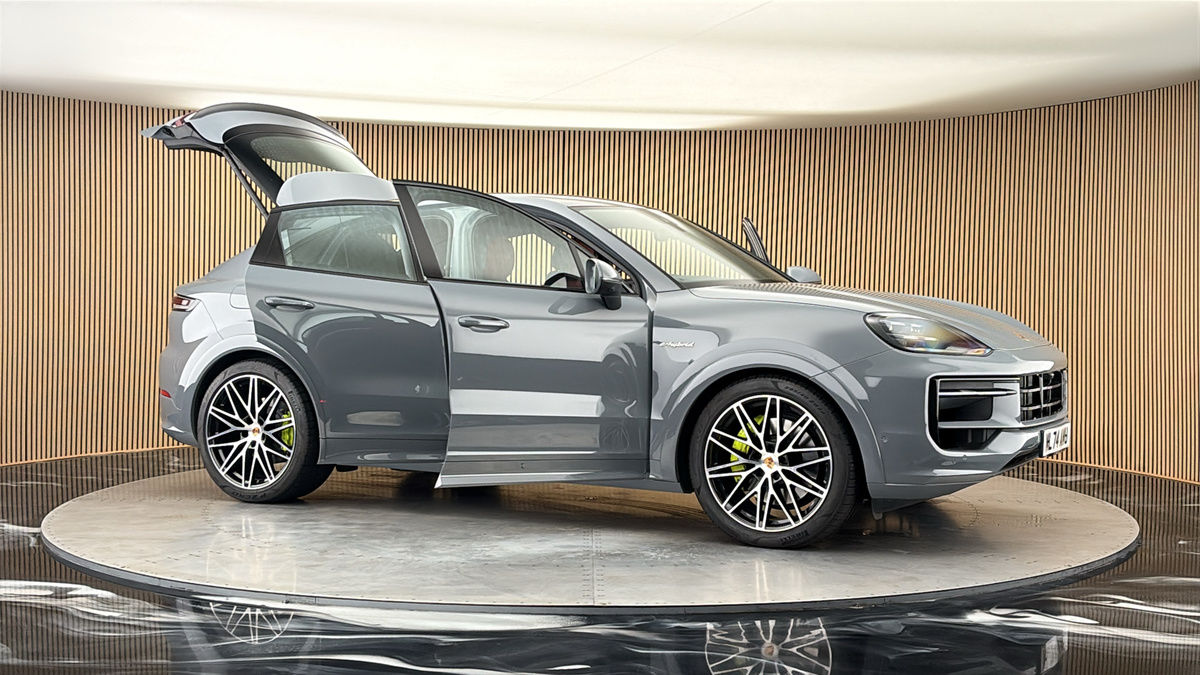 More views of Porsche Cayenne