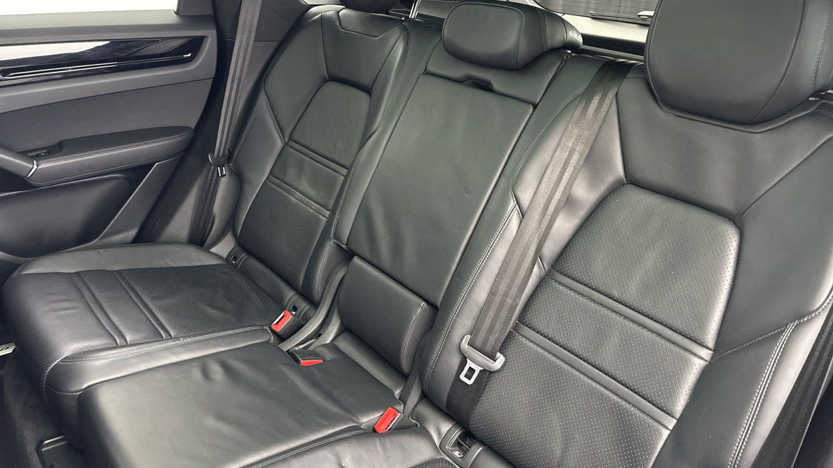 Porsche Cayenne Image 8