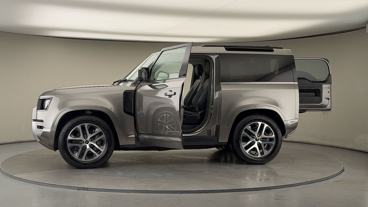 More views of Land Rover Defender 90