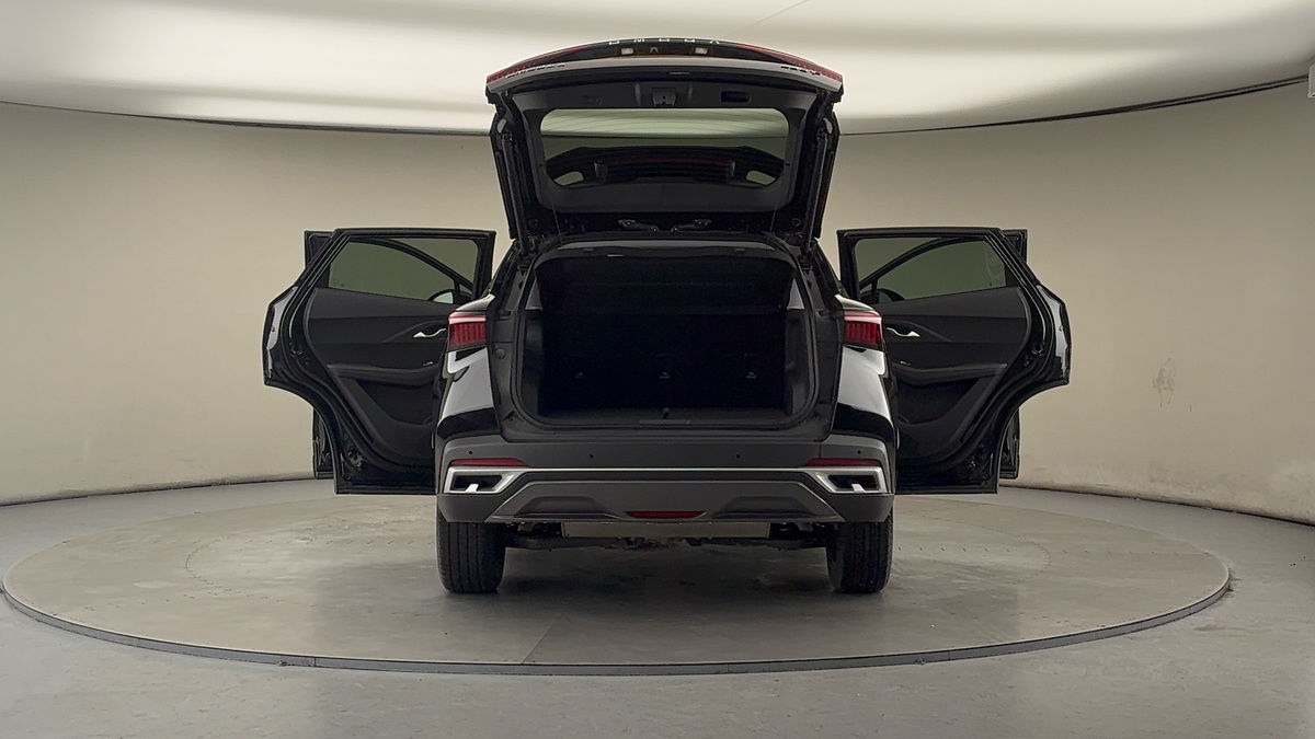 More views of Omoda 5