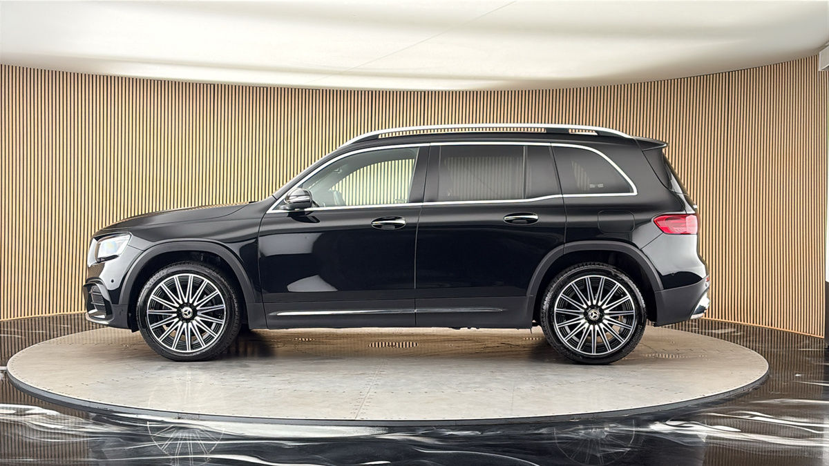 Mercedes-Benz GLB Image 15