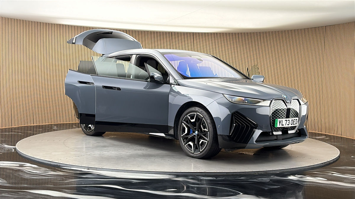 More views of BMW iX