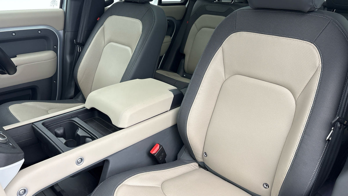 Land Rover Defender 110 Urban Image 7