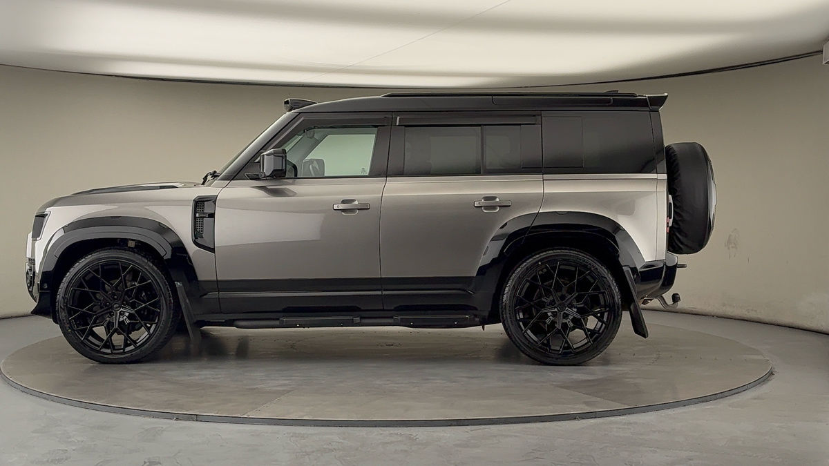 Land Rover Defender 110 Urban Image 36