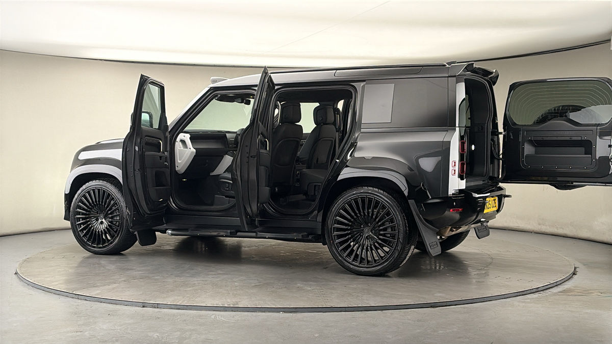 More views of Land Rover Defender 110