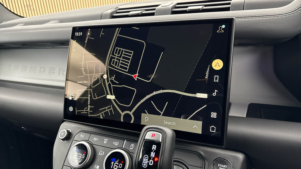 Land Rover Defender 90 Image 17