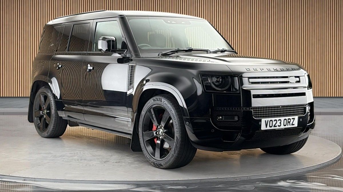 Land Rover Defender 110 Sticky Header Image